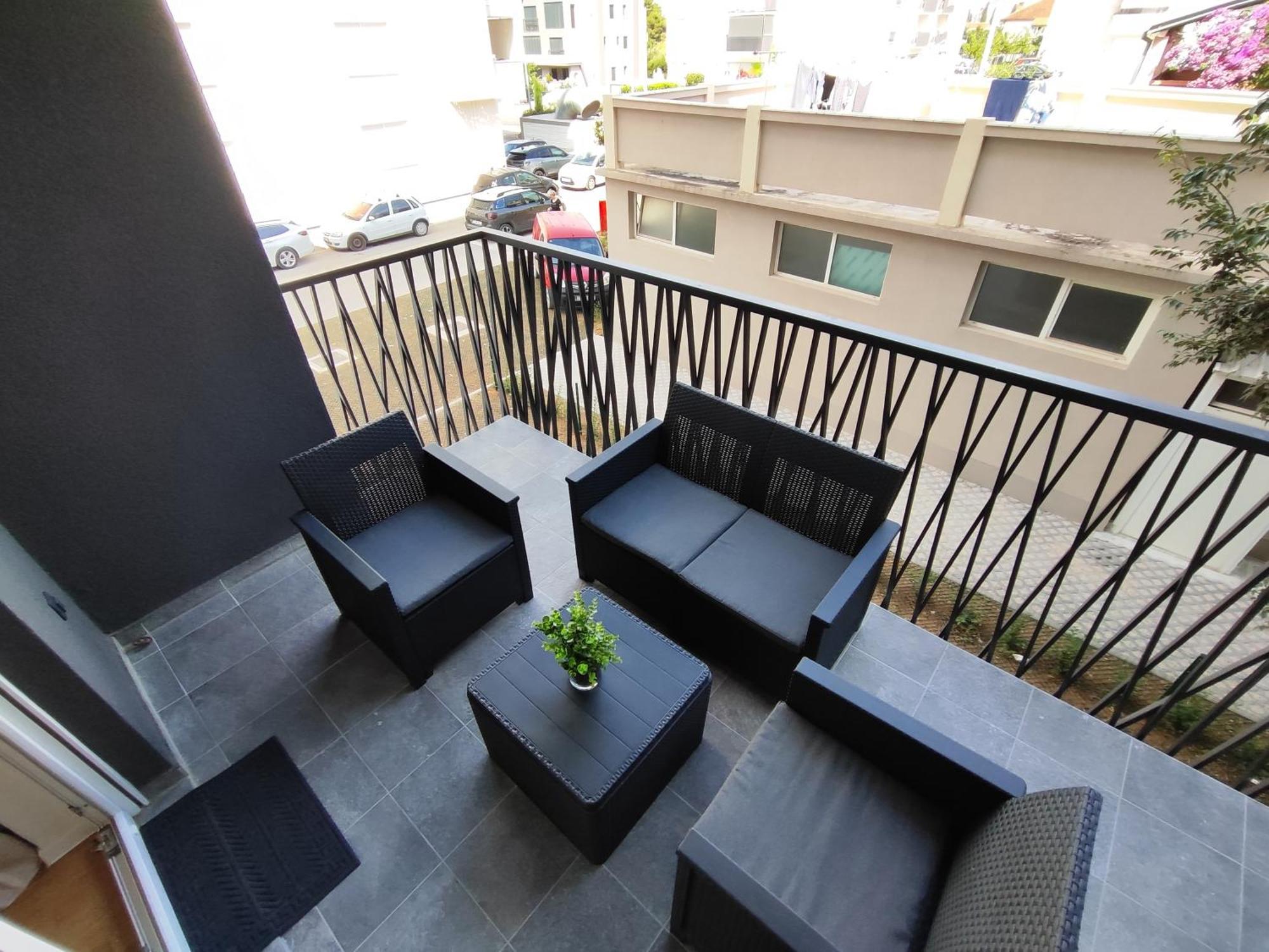 Johnny 2 Apartment *